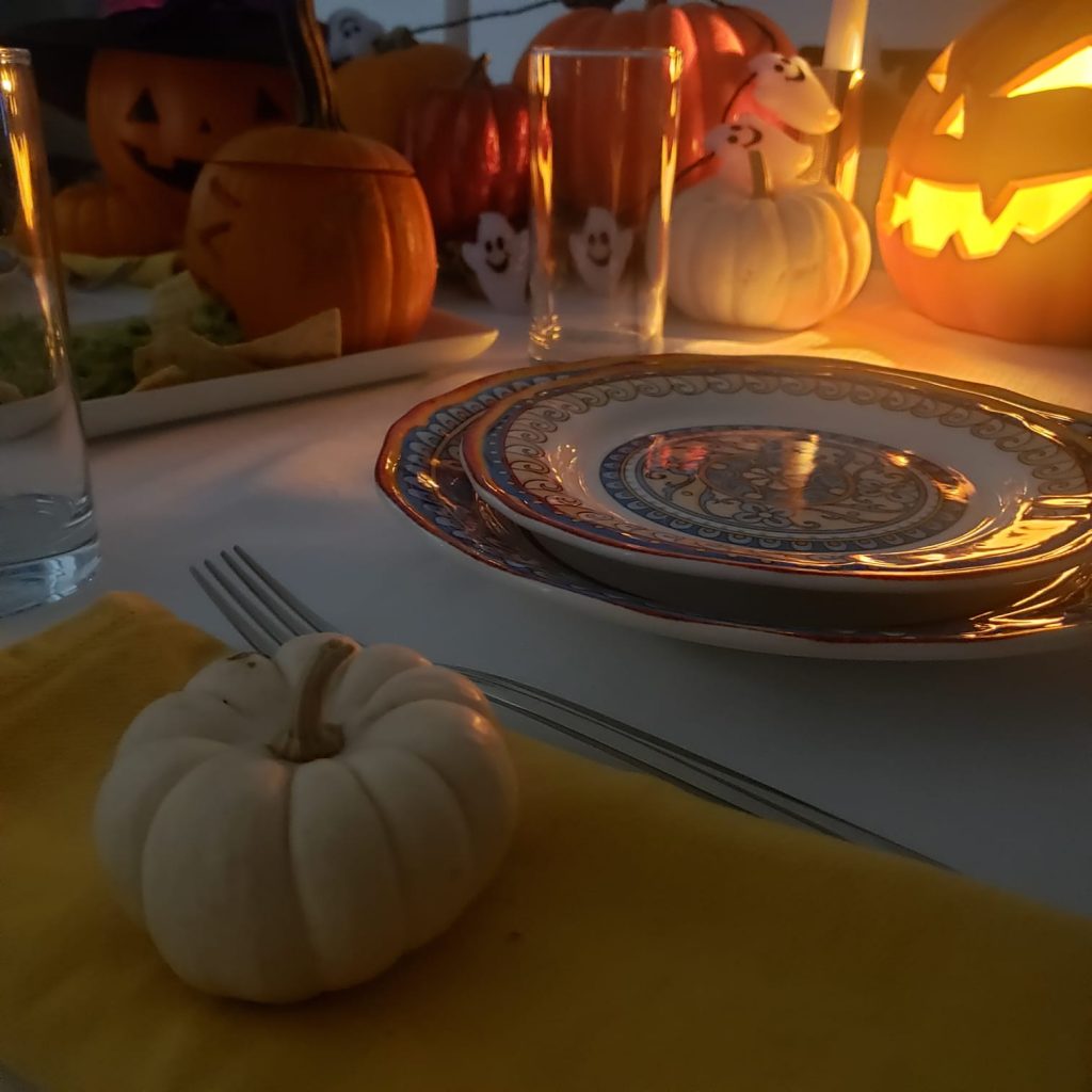 halloween dinner ideas - table set up