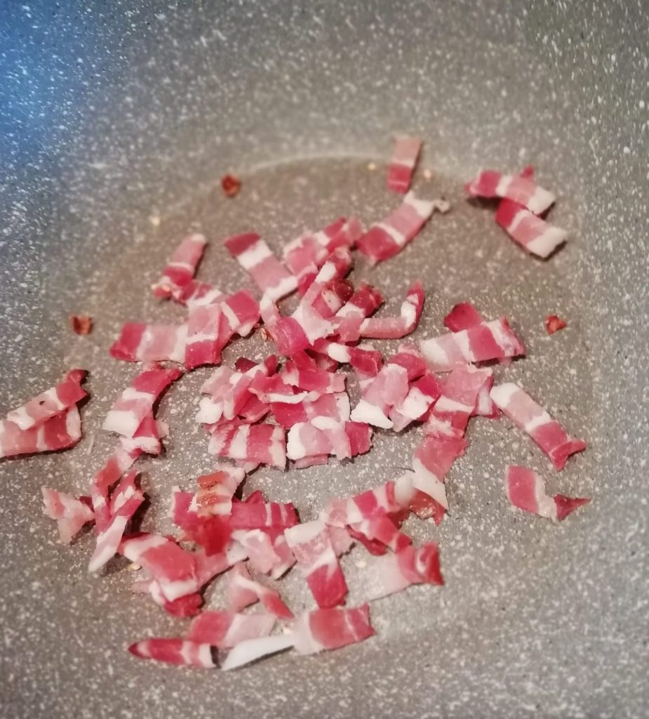 Carbonara - cooking bacon

